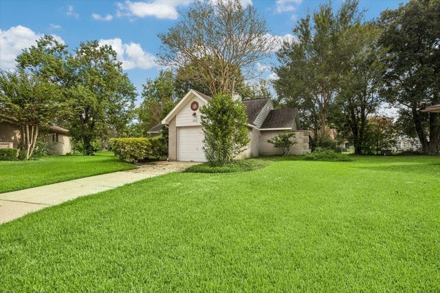910 Country Place Blvd, Pearland, TX 77584