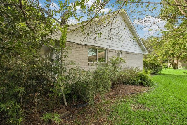 910 Country Place Blvd, Pearland, TX 77584