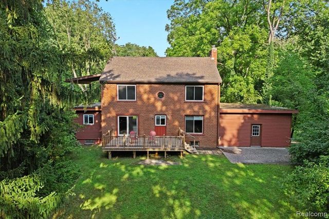 1350 Pettibone Lake Road, Highland, MI 48356