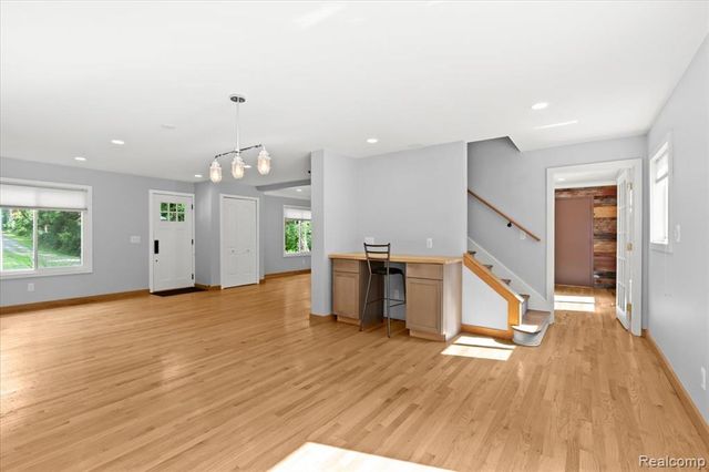 1350 Pettibone Lake Road, Highland, MI 48356