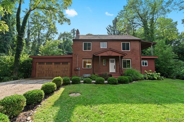 1350 Pettibone Lake Road, Highland, MI 48356