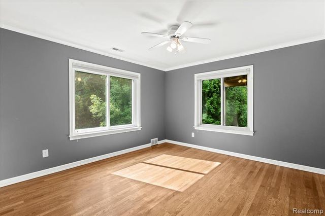 1350 Pettibone Lake Road, Highland, MI 48356