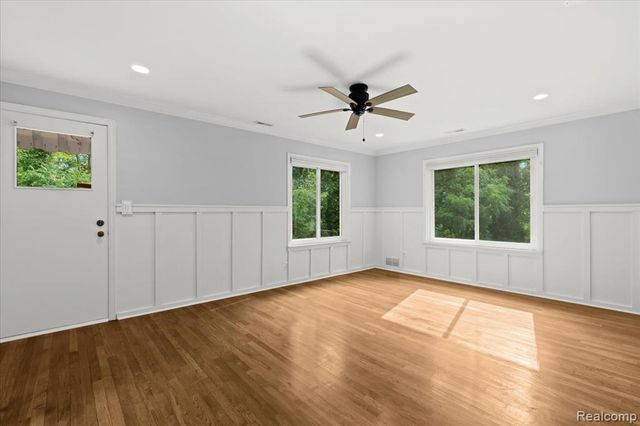 1350 Pettibone Lake Road, Highland, MI 48356