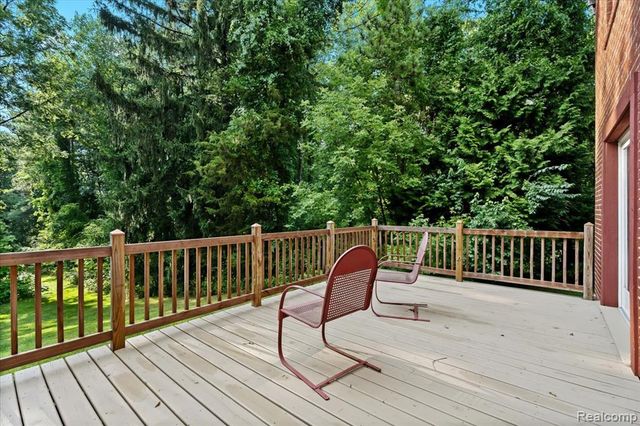 1350 Pettibone Lake Road, Highland, MI 48356