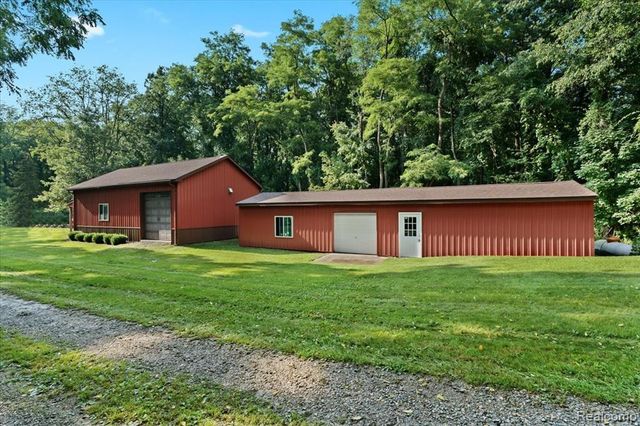 1350 Pettibone Lake Road, Highland, MI 48356