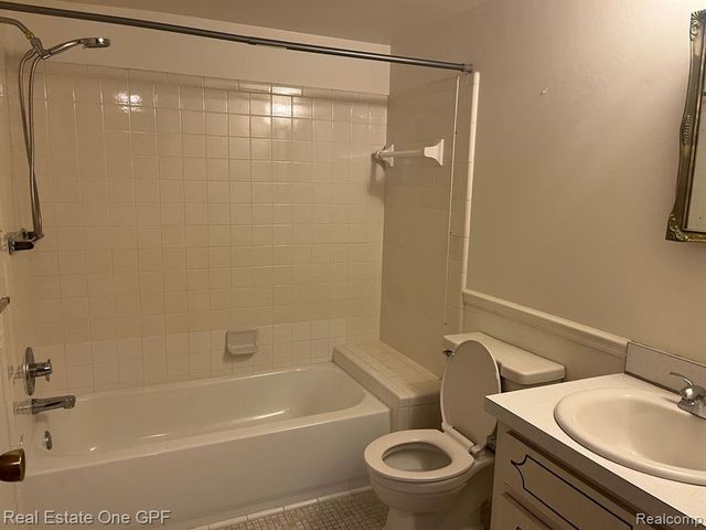 22797 Grove Street, Saint Clair Shores, MI 48080