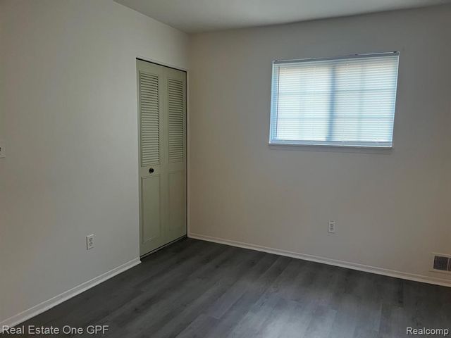 22797 Grove Street, Saint Clair Shores, MI 48080