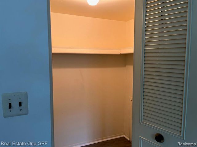 22797 Grove Street, Saint Clair Shores, MI 48080