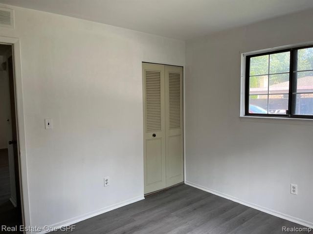 22797 Grove Street, Saint Clair Shores, MI 48080