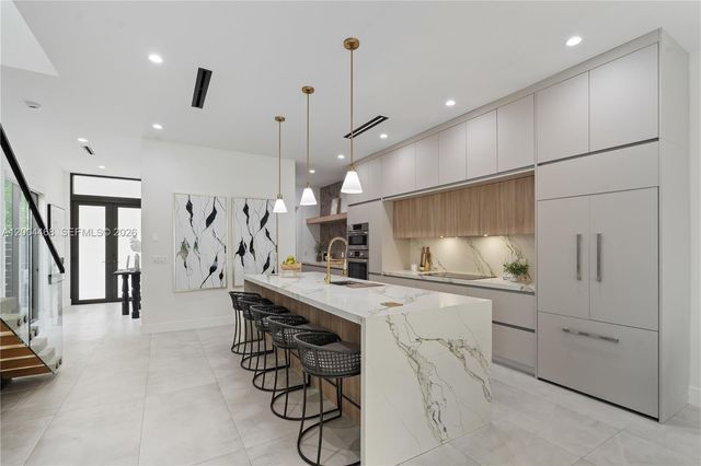 609 NE 8th Ave B, Fort Lauderdale, FL 33304