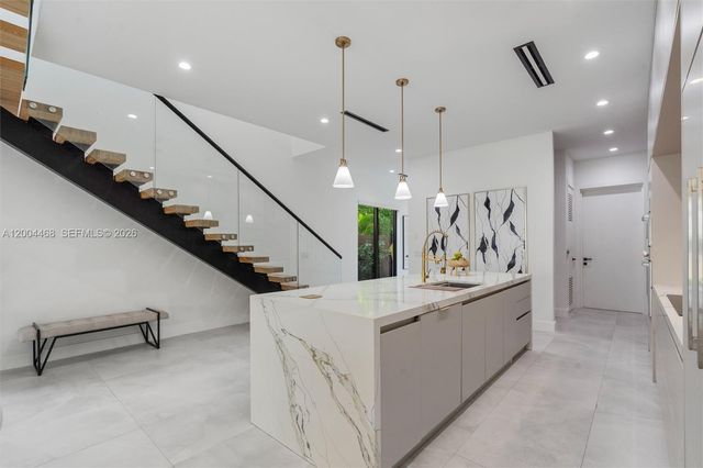 609 NE 8th Ave B, Fort Lauderdale, FL 33304
