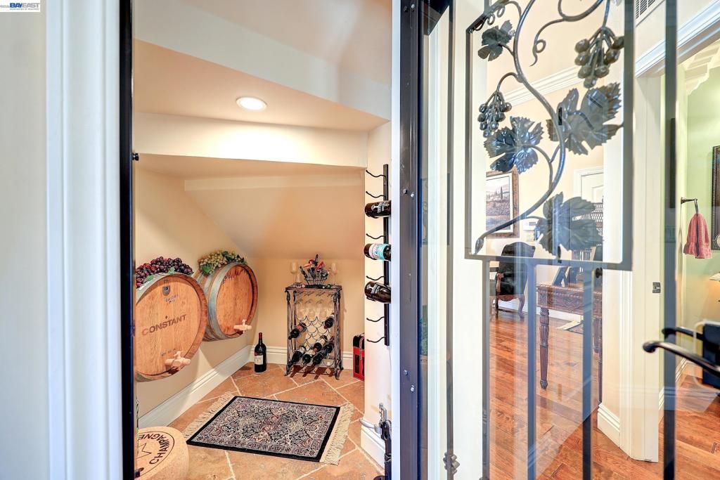 Image 14 of property listing at 1310 Hampton Ct, Discovery Bay, CA 94505