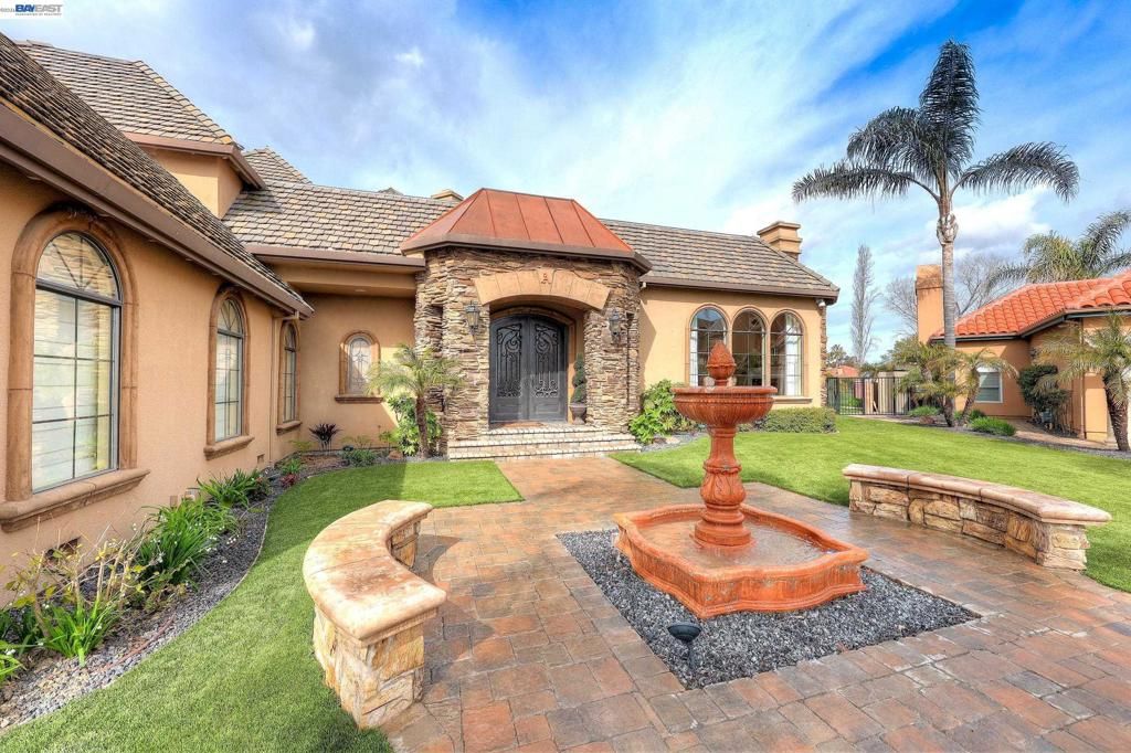 Image 3 of property listing at 1310 Hampton Ct, Discovery Bay, CA 94505