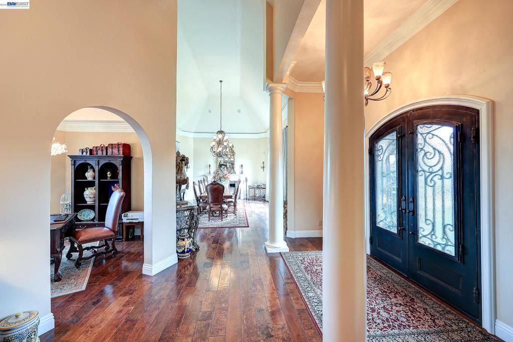 Image 6 of property listing at 1310 Hampton Ct, Discovery Bay, CA 94505