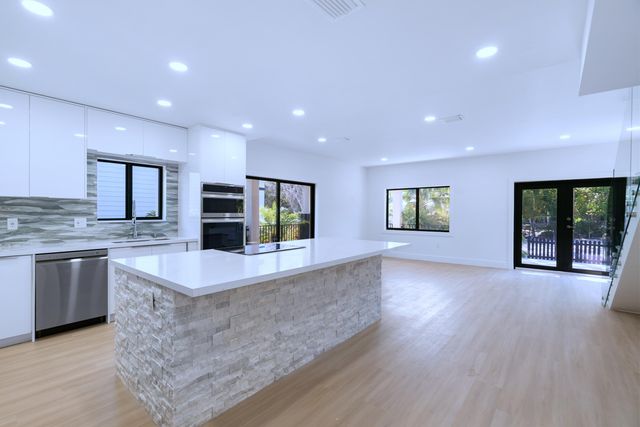 17 Coral Way, Key Largo, FL 33037