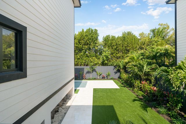 17 Coral Way, Key Largo, FL 33037