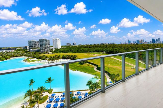 2411 Laguna Circle 810, North Miami, FL 33181