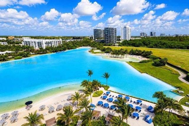 2411 Laguna Circle 810, North Miami, FL 33181