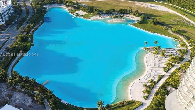2411 Laguna Circle 810, North Miami, FL 33181