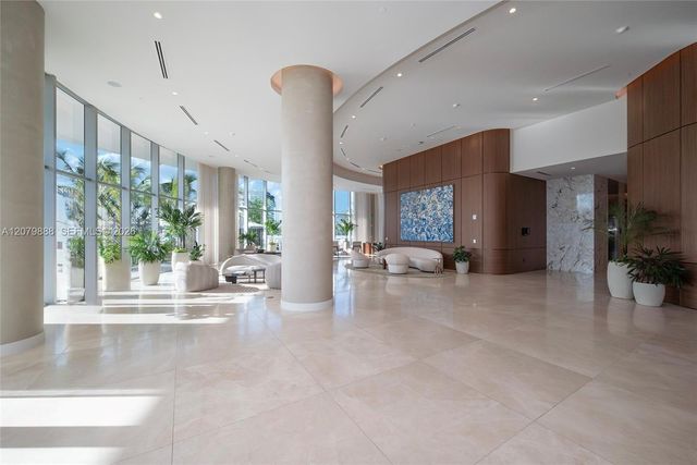 2411 Laguna Circle 810, North Miami, FL 33181