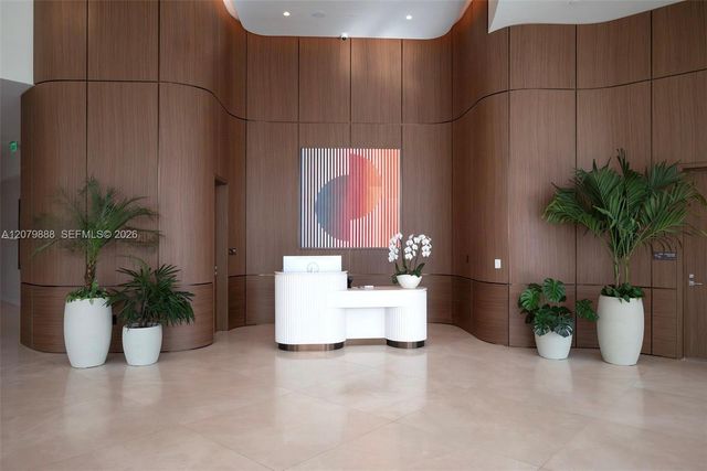2411 Laguna Circle 810, North Miami, FL 33181