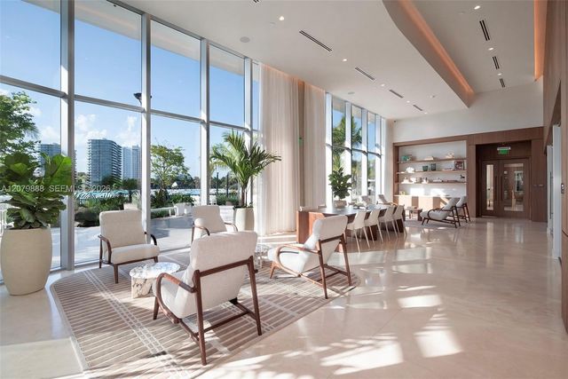 2411 Laguna Circle 810, North Miami, FL 33181