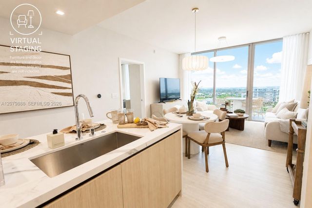 2411 Laguna Circle 810, North Miami, FL 33181