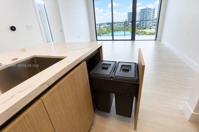 2411 Laguna Circle 810, North Miami, FL 33181