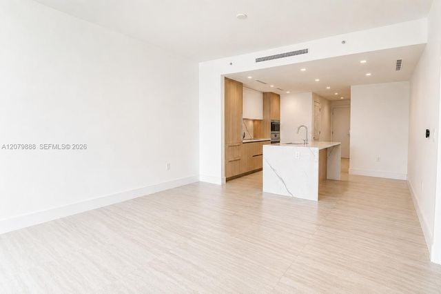 2411 Laguna Circle 810, North Miami, FL 33181