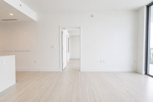 2411 Laguna Circle 810, North Miami, FL 33181