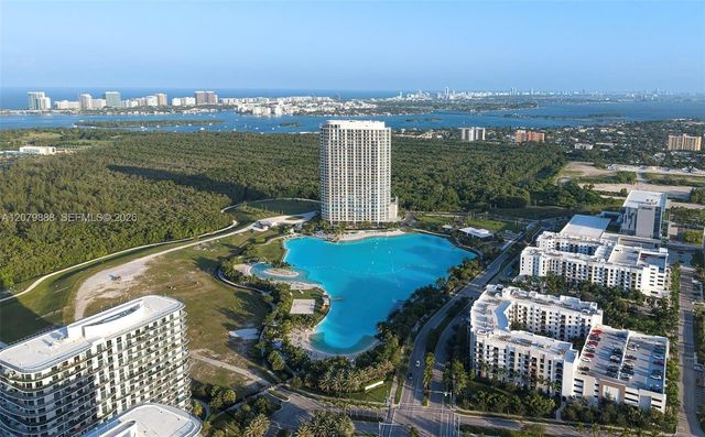 2411 Laguna Circle 810, North Miami, FL 33181
