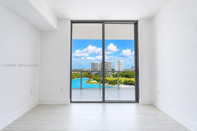 2411 Laguna Circle 810, North Miami, FL 33181