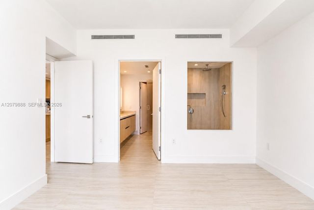 2411 Laguna Circle 810, North Miami, FL 33181
