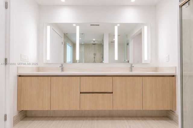 2411 Laguna Circle 810, North Miami, FL 33181
