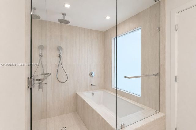 2411 Laguna Circle 810, North Miami, FL 33181