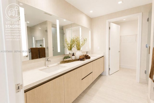 2411 Laguna Circle 810, North Miami, FL 33181