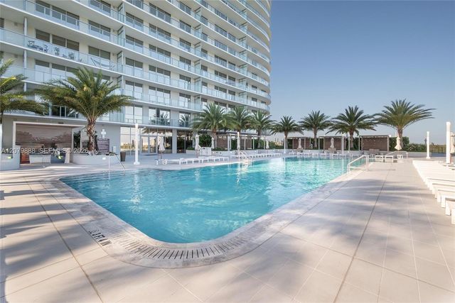 2411 Laguna Circle 810, North Miami, FL 33181