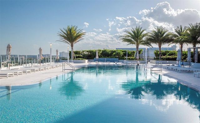 2411 Laguna Circle 810, North Miami, FL 33181