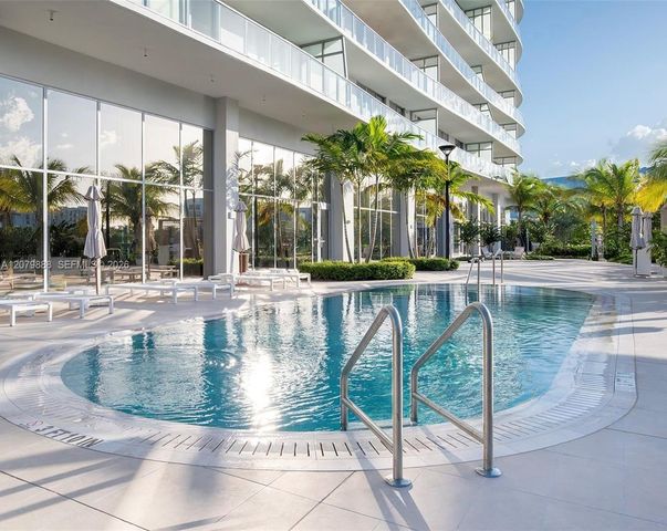 2411 Laguna Circle 810, North Miami, FL 33181
