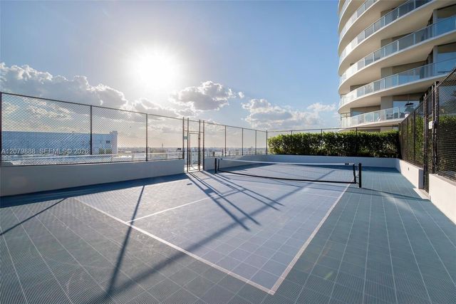 2411 Laguna Circle 810, North Miami, FL 33181