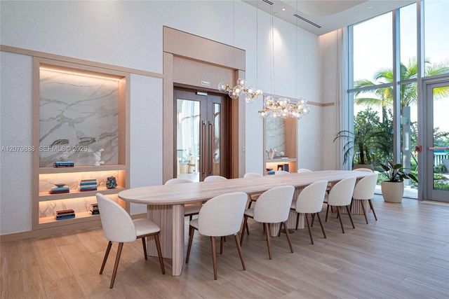 2411 Laguna Circle 810, North Miami, FL 33181