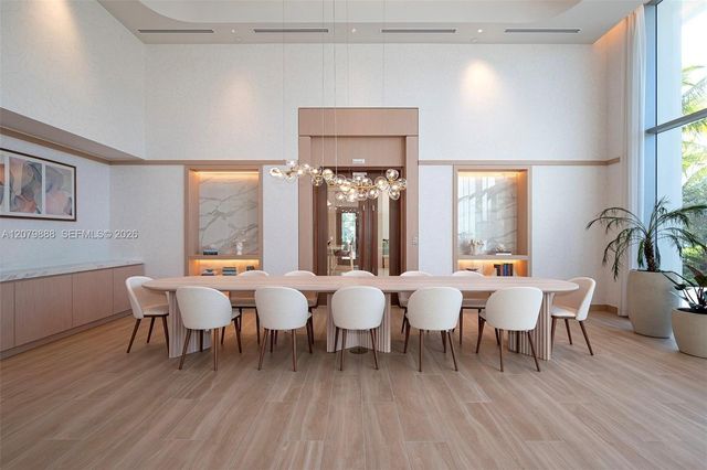 2411 Laguna Circle 810, North Miami, FL 33181