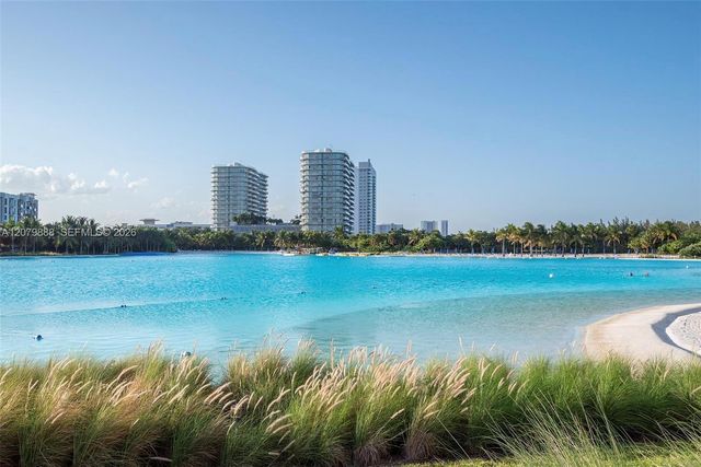 2411 Laguna Circle 810, North Miami, FL 33181