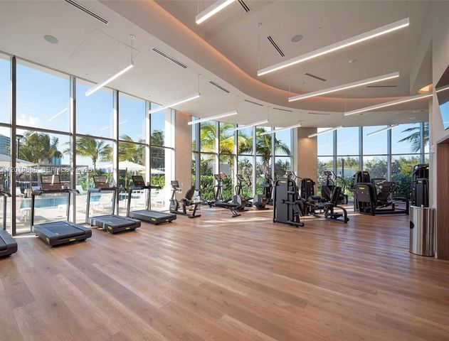 2411 Laguna Circle 810, North Miami, FL 33181