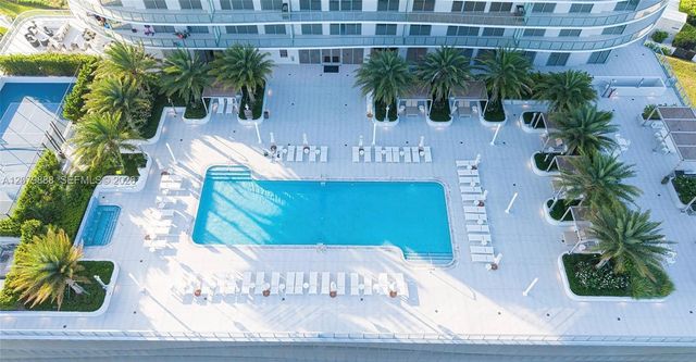 2411 Laguna Circle 810, North Miami, FL 33181