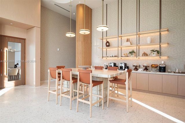 2411 Laguna Circle 810, North Miami, FL 33181