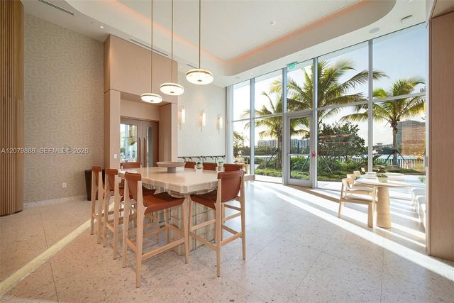 2411 Laguna Circle 810, North Miami, FL 33181