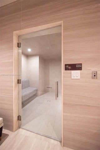 2411 Laguna Circle 810, North Miami, FL 33181