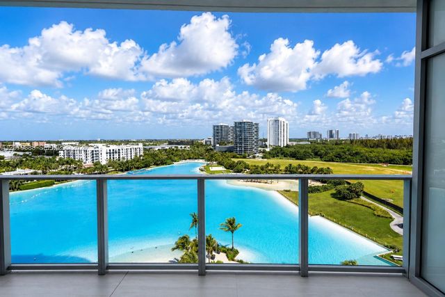 2411 Laguna Circle 810, North Miami, FL 33181