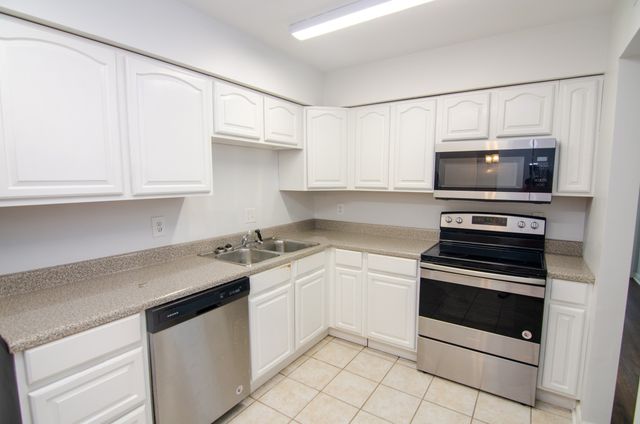 515 Basswood Ave Apt B21, Nashville, TN 37209